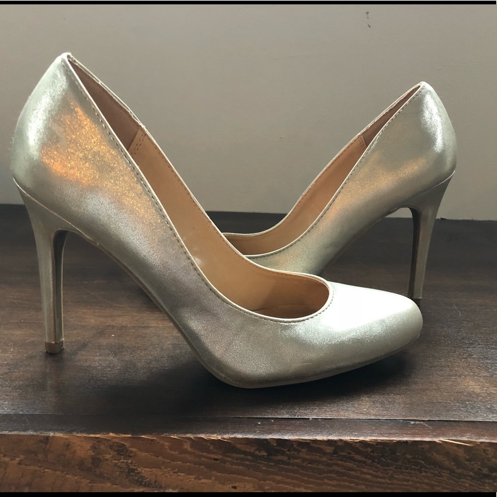Gold Lauren Conrad Pump